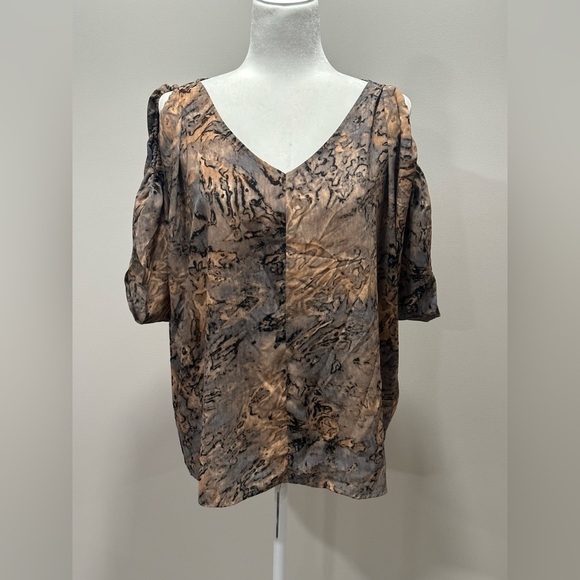 Juicy Couture Purple & Gray Marble Cold Shoulder Blouse Womens Size Large - Picture 1 of 5